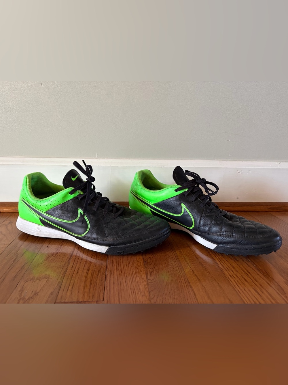 Nike Men’s tiempo legends Black & Neon Green Indoor Soccer Shoes